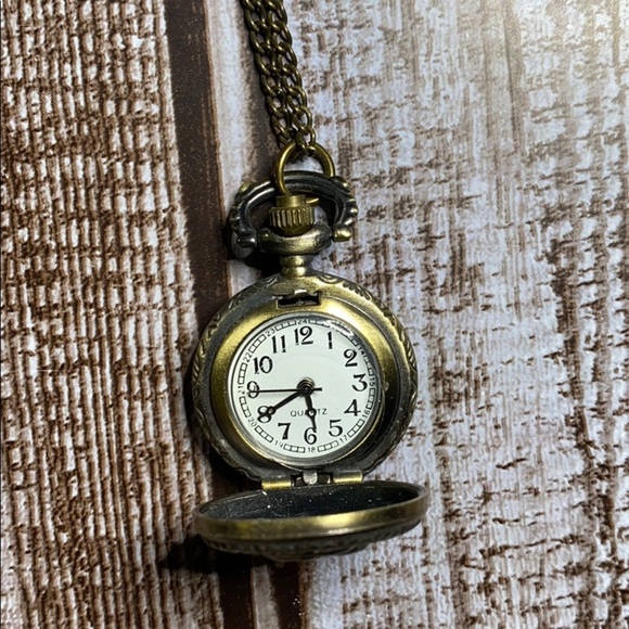 Precious Rose Encrusted Pocketwatch​ - Picture 4 of 7